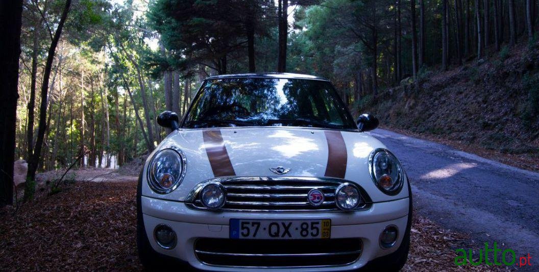 2010' MINI Cooper photo #4