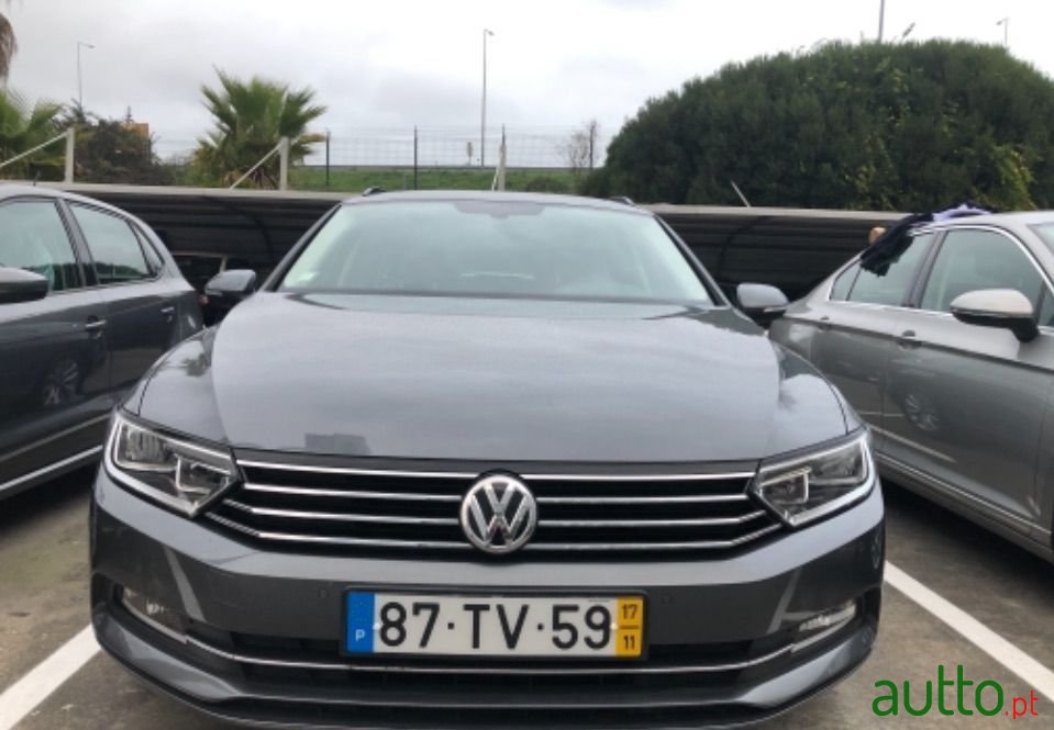 2017' Volkswagen Passat Variant photo #4