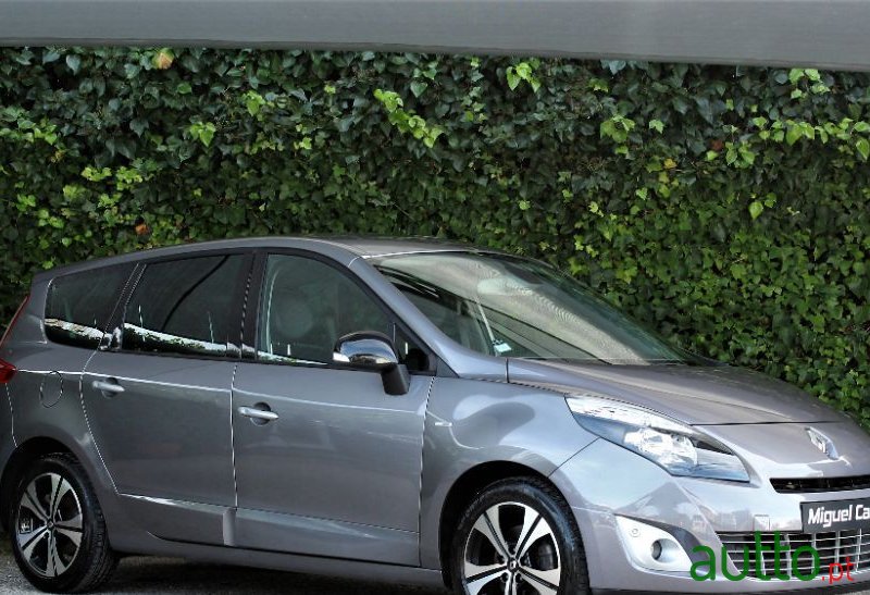 2012' Renault Grand Scenic photo #1