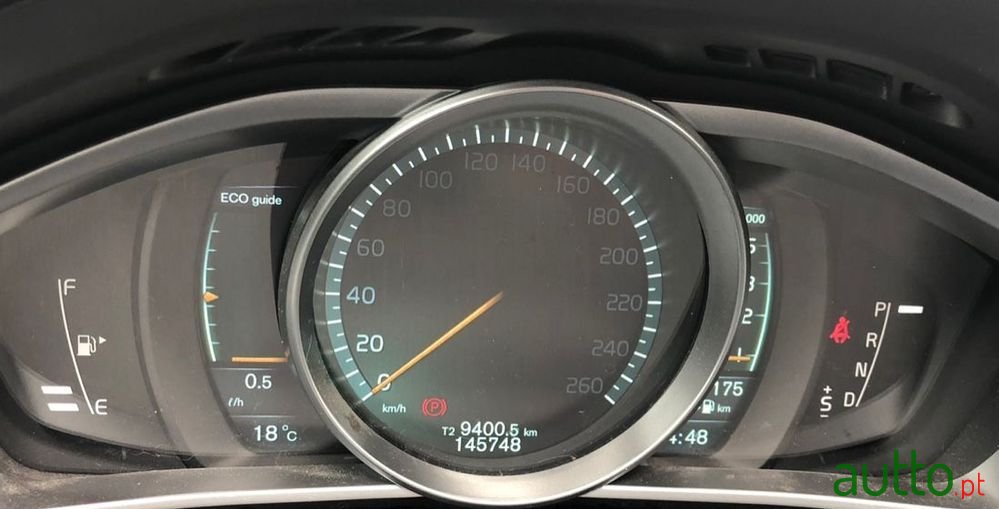 2014' Volvo V40 Cross Country photo #3