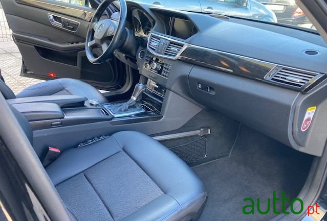 2009' Mercedes-Benz E-250 photo #5