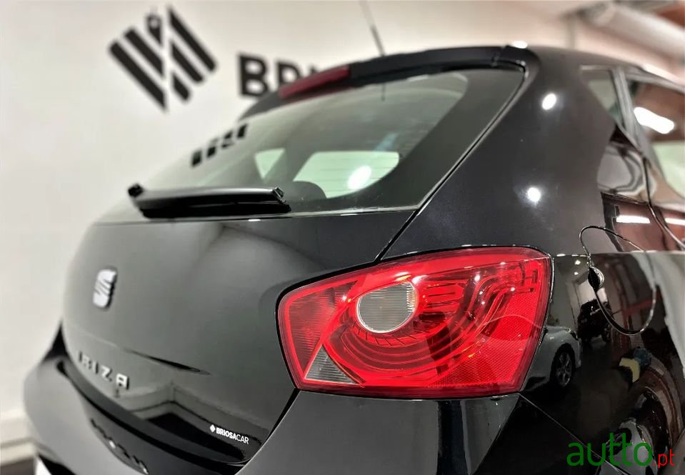 2011' SEAT Ibiza photo #5