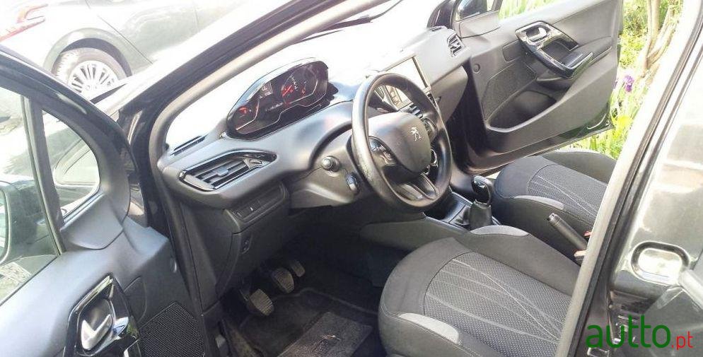 2012' Peugeot 208 1.4 Hdi Active photo #1