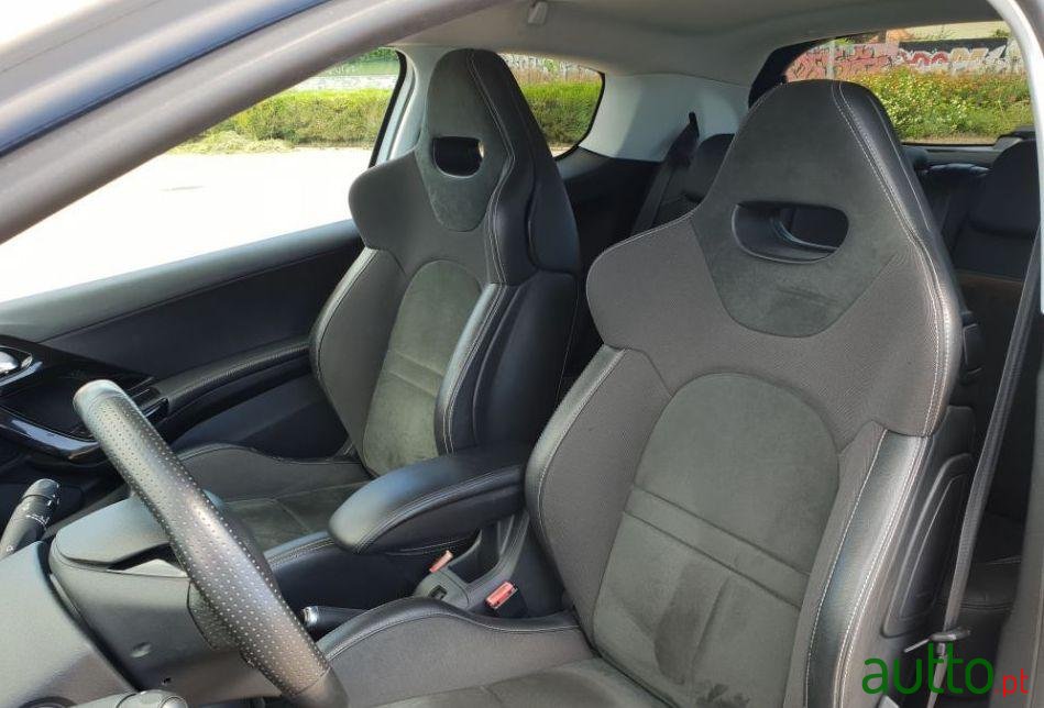 2012' Peugeot 208 photo #3