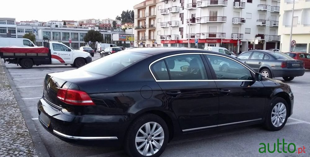 2011' Volkswagen Passat photo #1