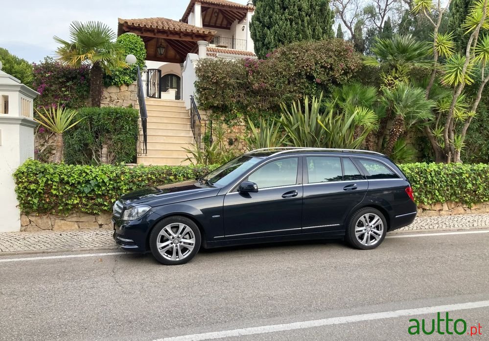 2011' Mercedes-Benz C 220 photo #3