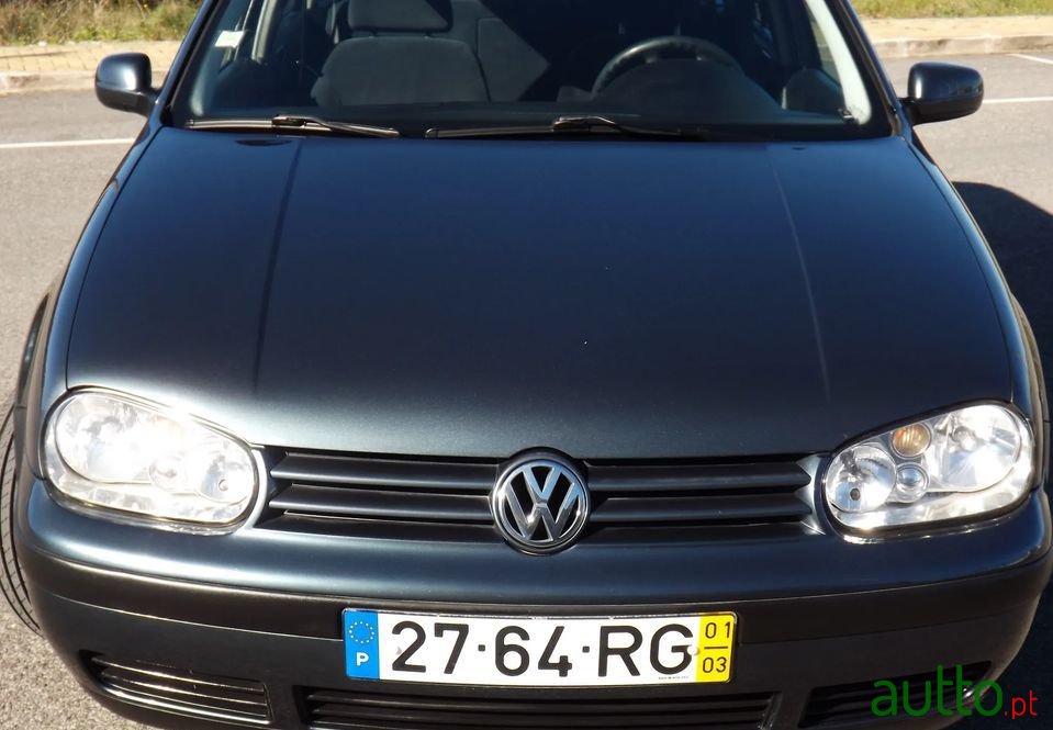 2001' Volkswagen Golf photo #2