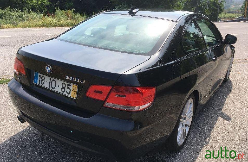 2009' BMW 320 Coup photo #1