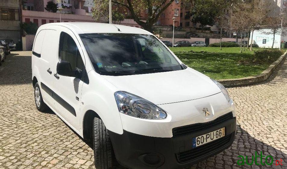 2015' Peugeot Partner photo #2