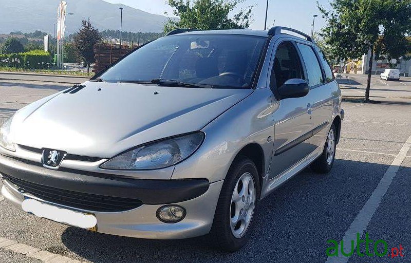 2003' Peugeot 206 Sw photo #2