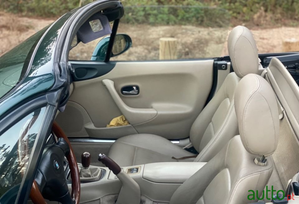 2000' Mazda MX-5 photo #5