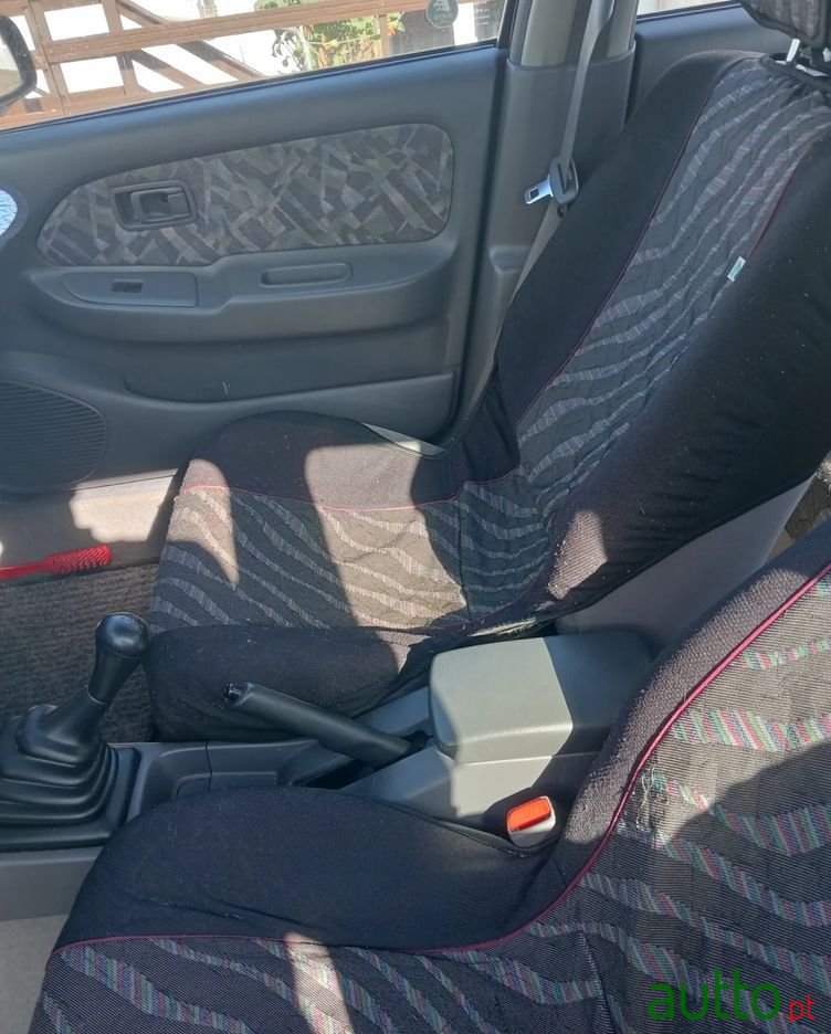 2000' Nissan Almera photo #4