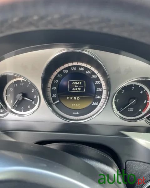 2012' Mercedes-Benz E-220 photo #6