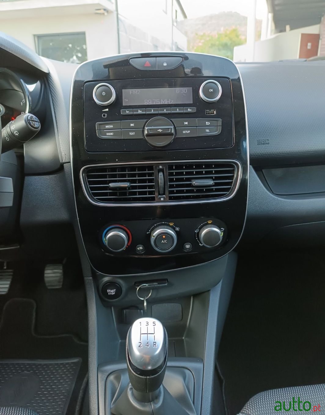 2019' Renault Clio photo #4