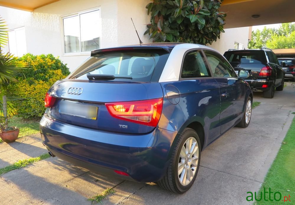 2011' Audi A1 1.6 Tdi Sport photo #2