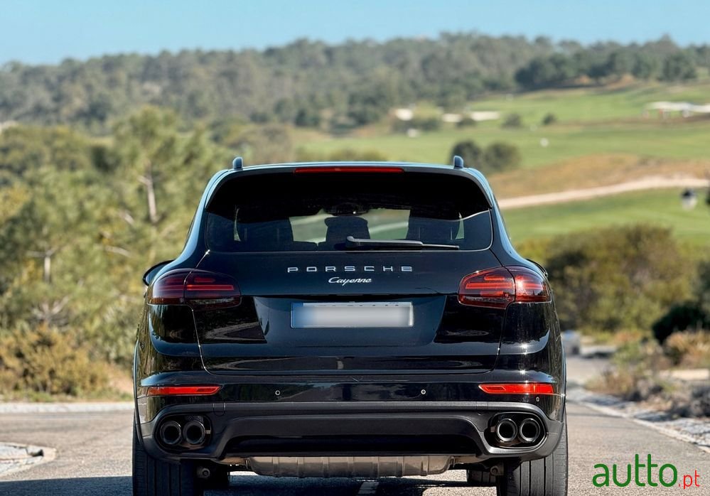 2015' Porsche Cayenne photo #6