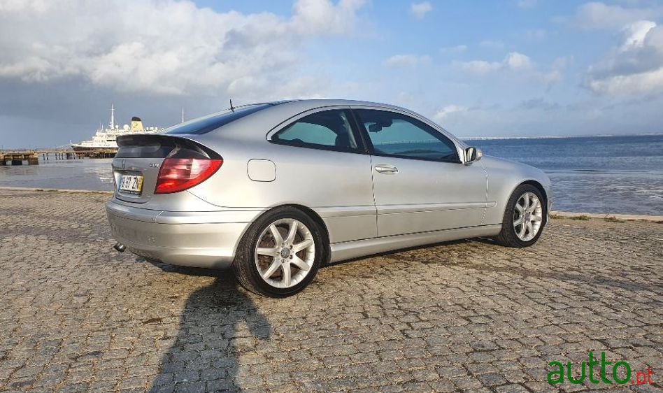 2001' Mercedes-Benz C-220 photo #2