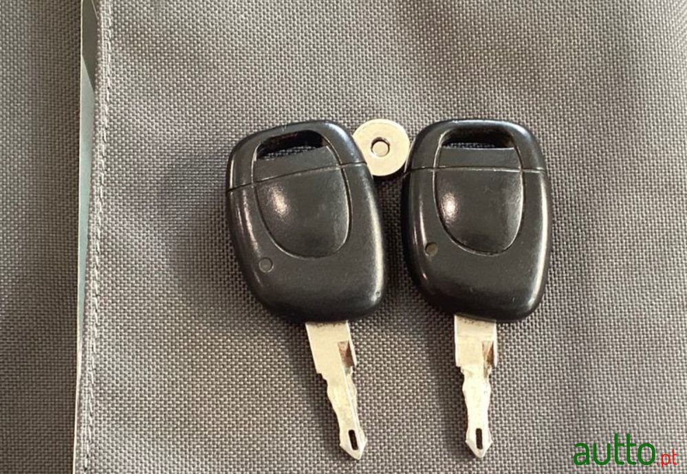 2002' Renault Clio photo #3