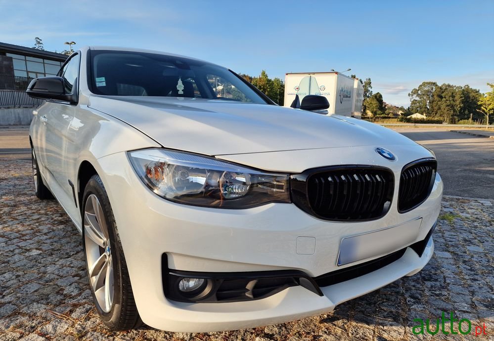 2014' BMW 318 Gran Turismo photo #3