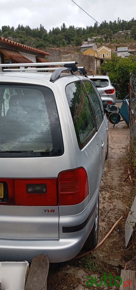2001' Volkswagen Sharan 1.9 Tdi Confortline photo #3