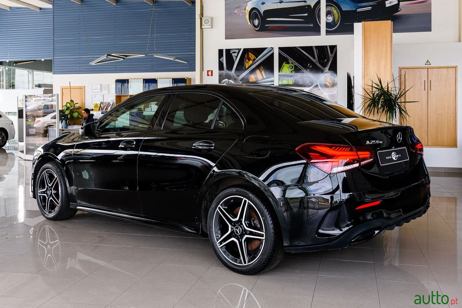 2021' Mercedes-Benz A-250 Limousine photo #4