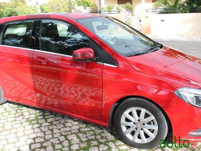 2014' Mercedes-Benz B-180 Blueefficiency photo #1