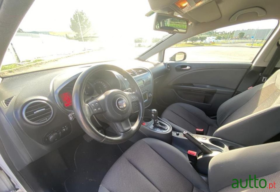 2008' SEAT Leon photo #3