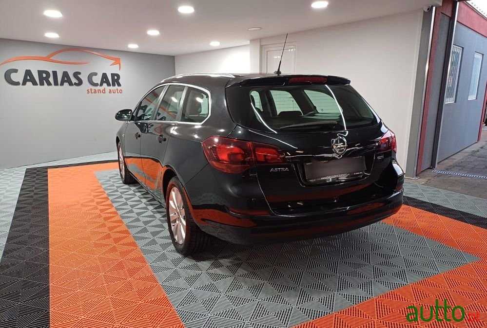 2012' Opel Astra Sports Tourer photo #6
