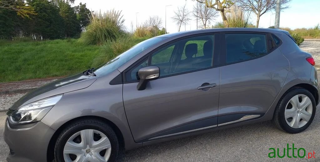 2014' Renault Clio photo #1