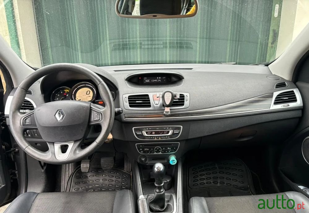 2010' Renault Megane Sport Tourer photo #4