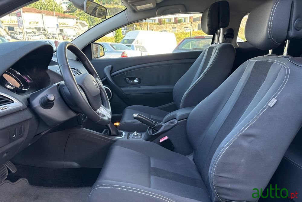 2010' Renault Mégane Coupe photo #5