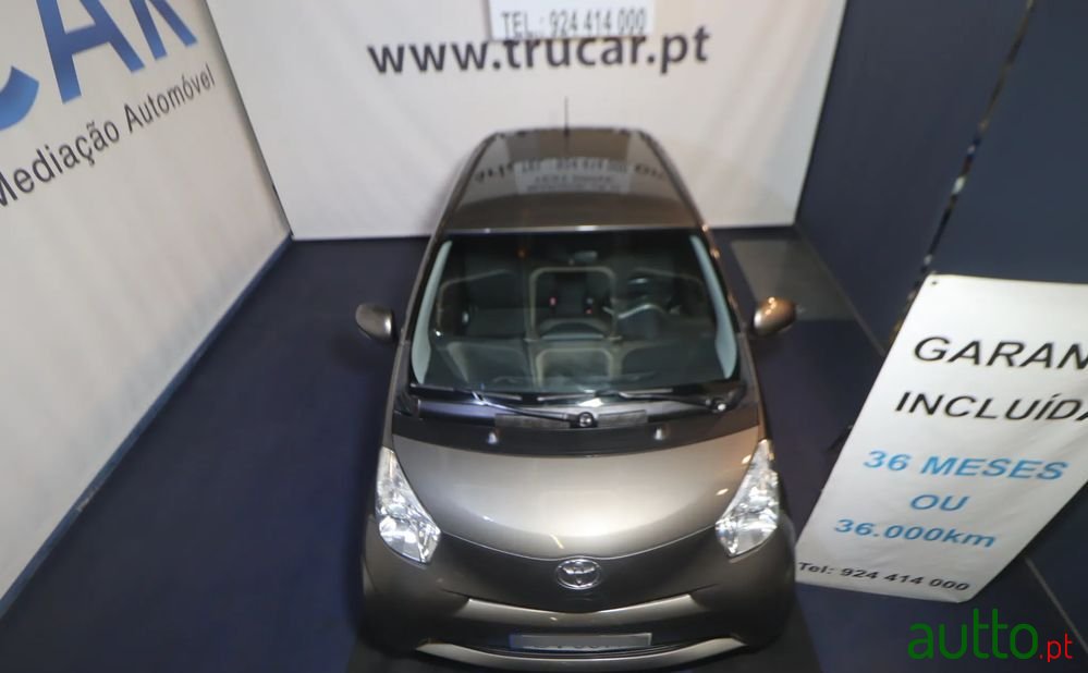 2011' Toyota iQ photo #2