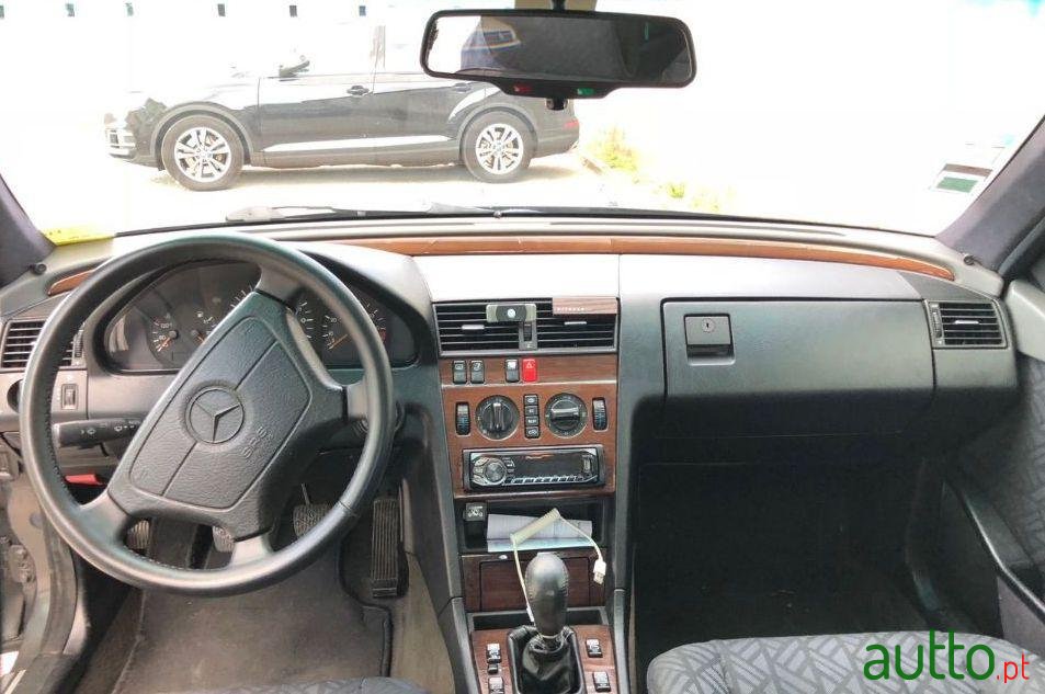 1995' Mercedes-Benz C-180 Elegance photo #1