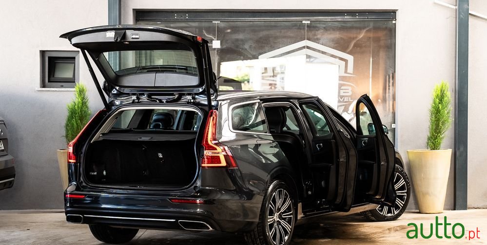 2018' Volvo V60 photo #6
