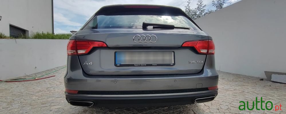 2019' Audi A4 Avant photo #2