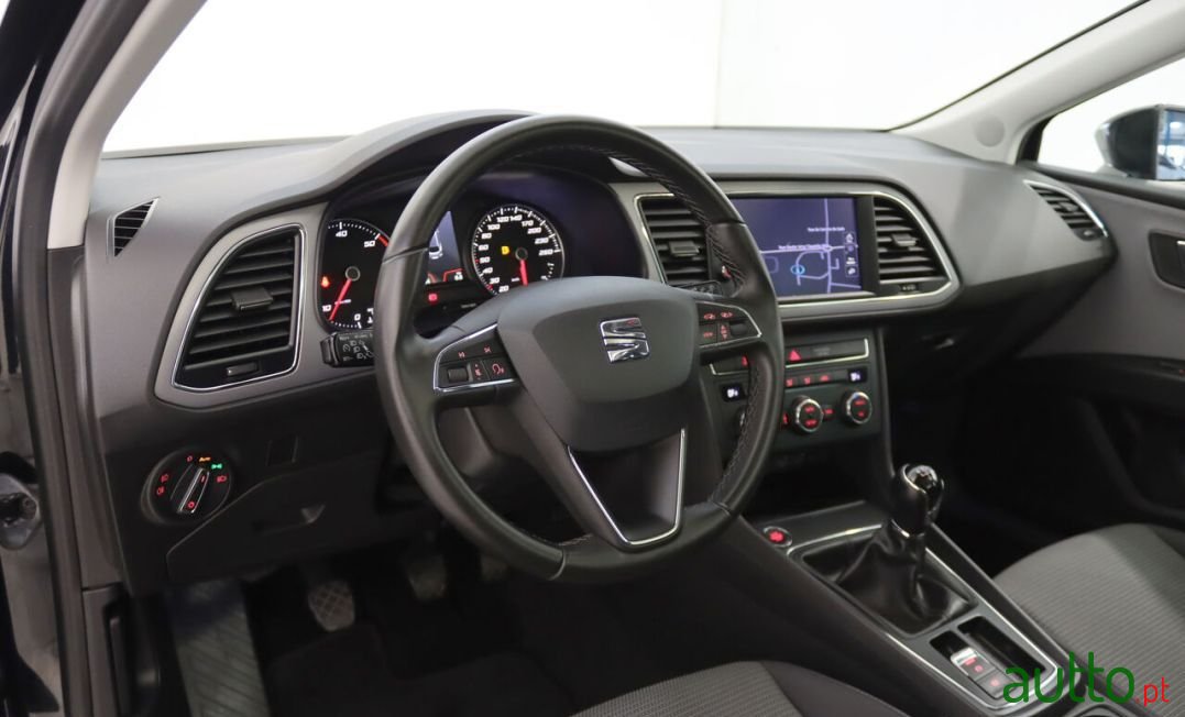 2020' SEAT Leon St photo #3