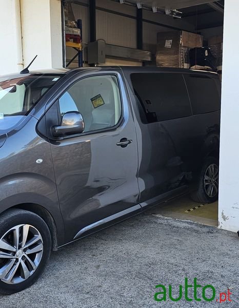 2019' Peugeot Traveller photo #2