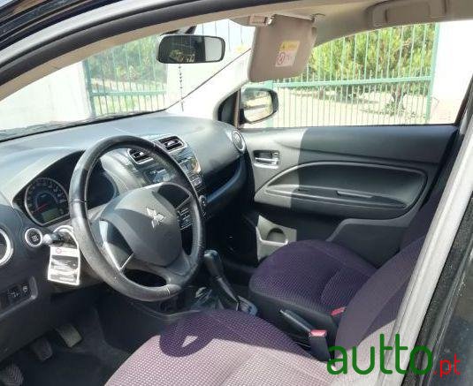 2013' Mitsubishi Space Star photo #2