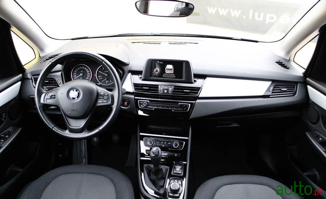 2017' BMW 216 Active Tourer photo #5