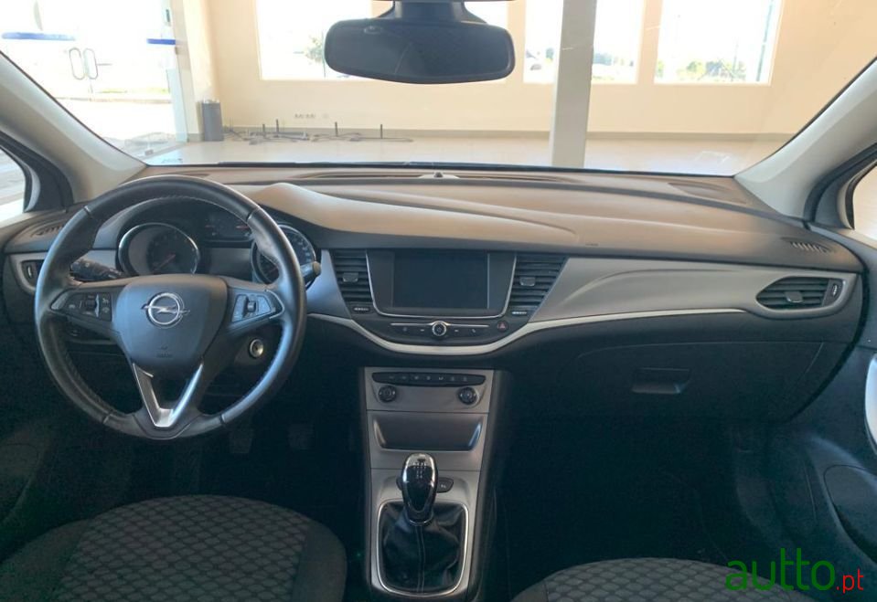 2018' Opel Astra photo #6