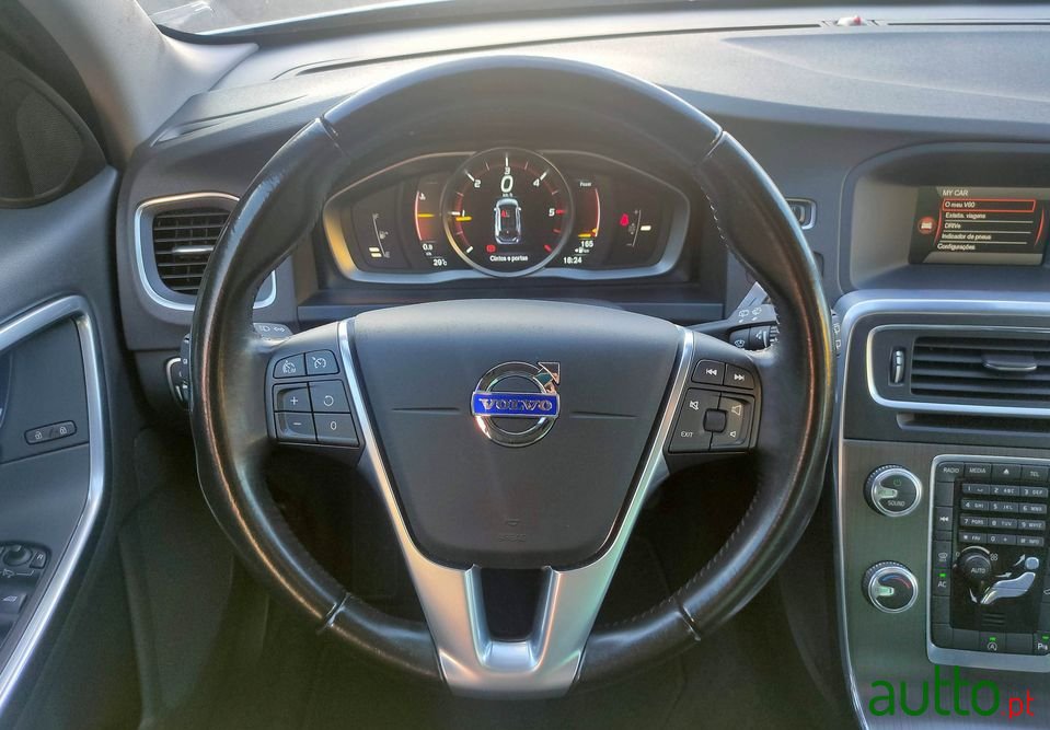 2015' Volvo V60 photo #5