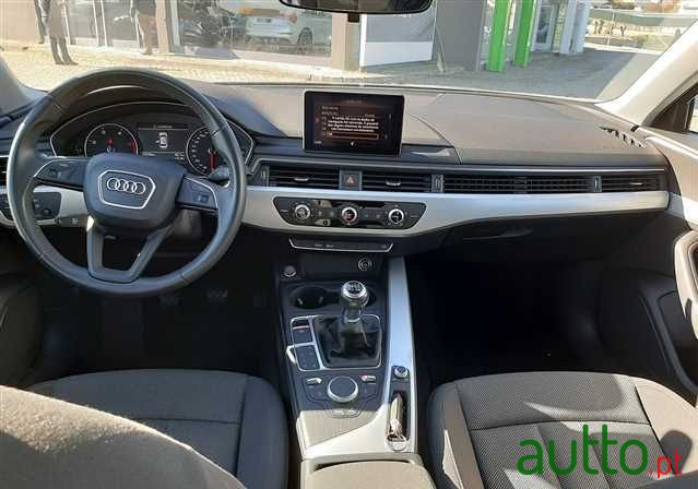 2017' Audi A4 Avant photo #6