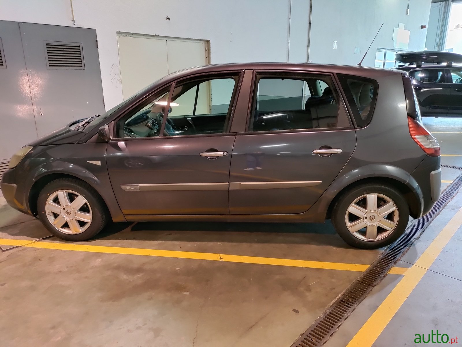 2006' Renault Scenic photo #2