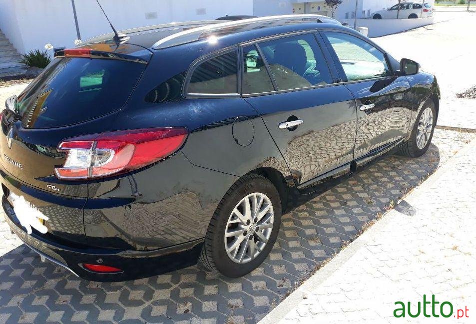 2013' Renault Megane Sport Tourer photo #2