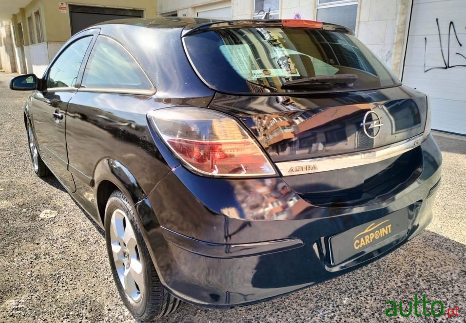 2006' Opel Astra Gtc photo #2