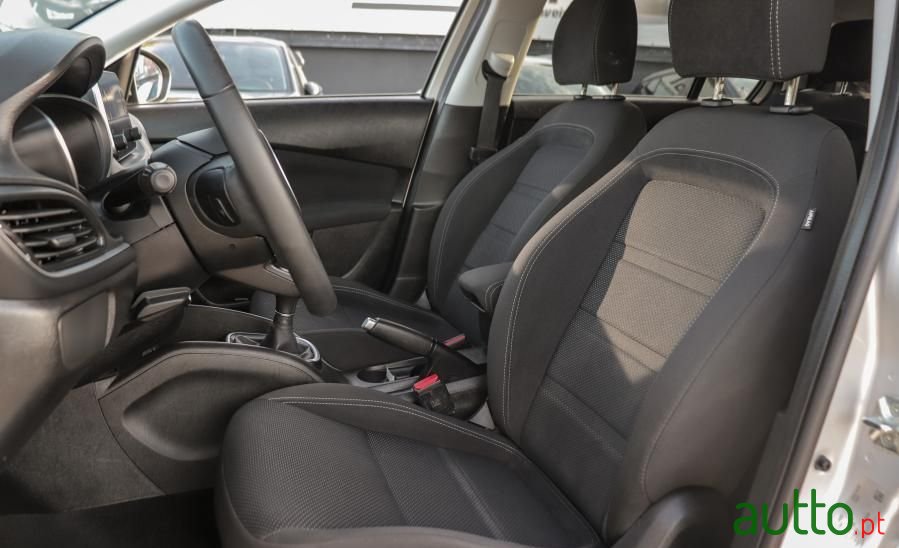 2018' Fiat Tipo Station Wagon photo #3