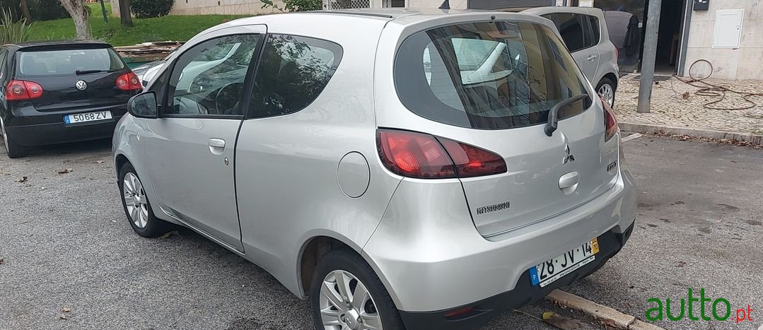 2010' Mitsubishi Colt photo #4