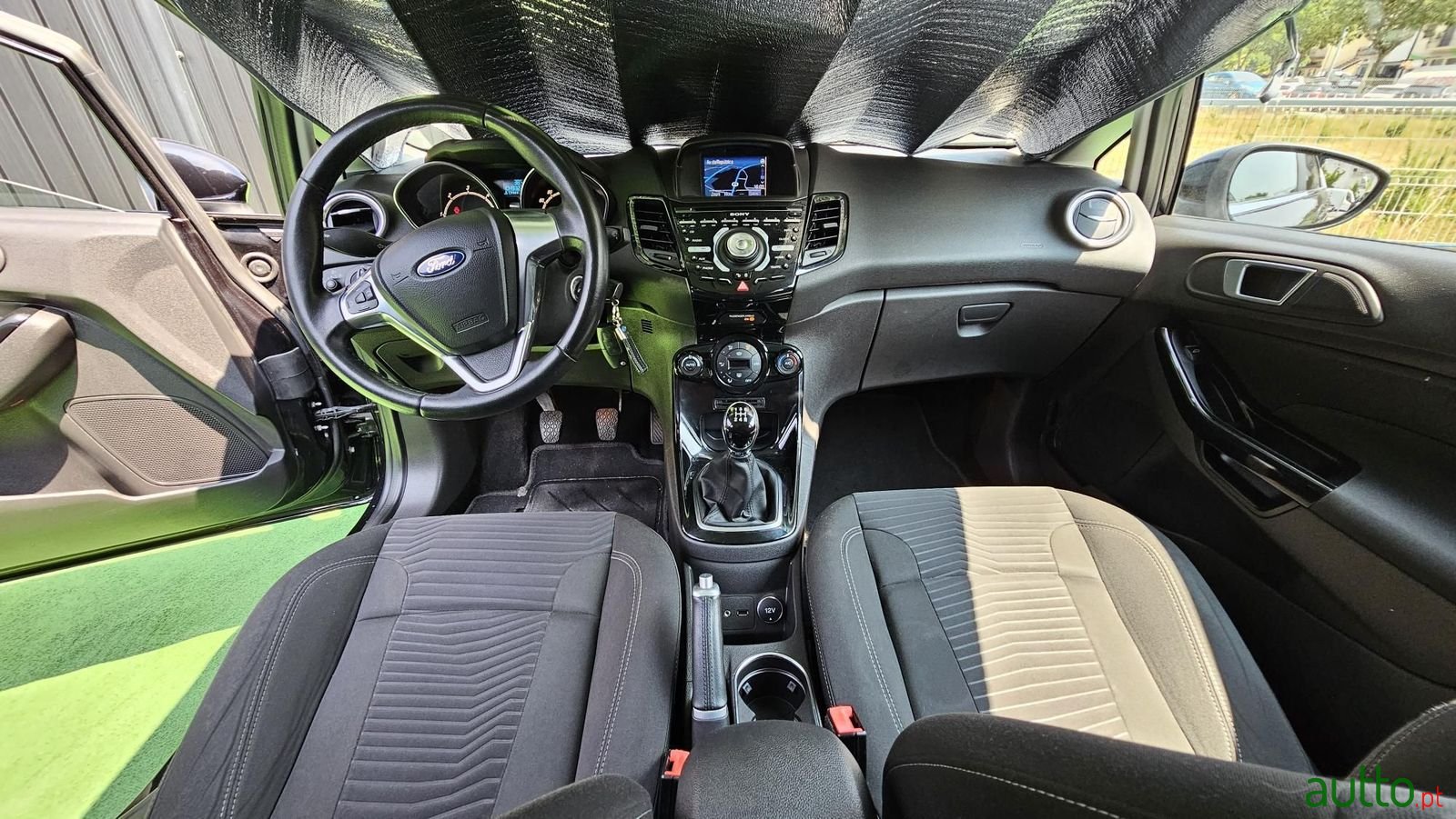 2015' Ford Fiesta photo #5