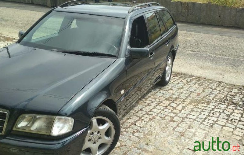 1999' Mercedes-Benz 220 Sport photo #1