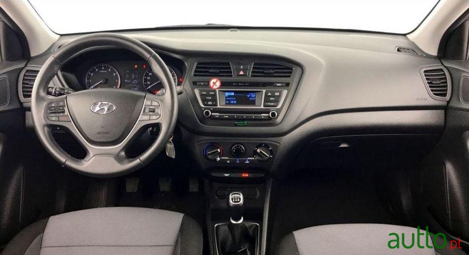 2017' Hyundai i20 photo #3